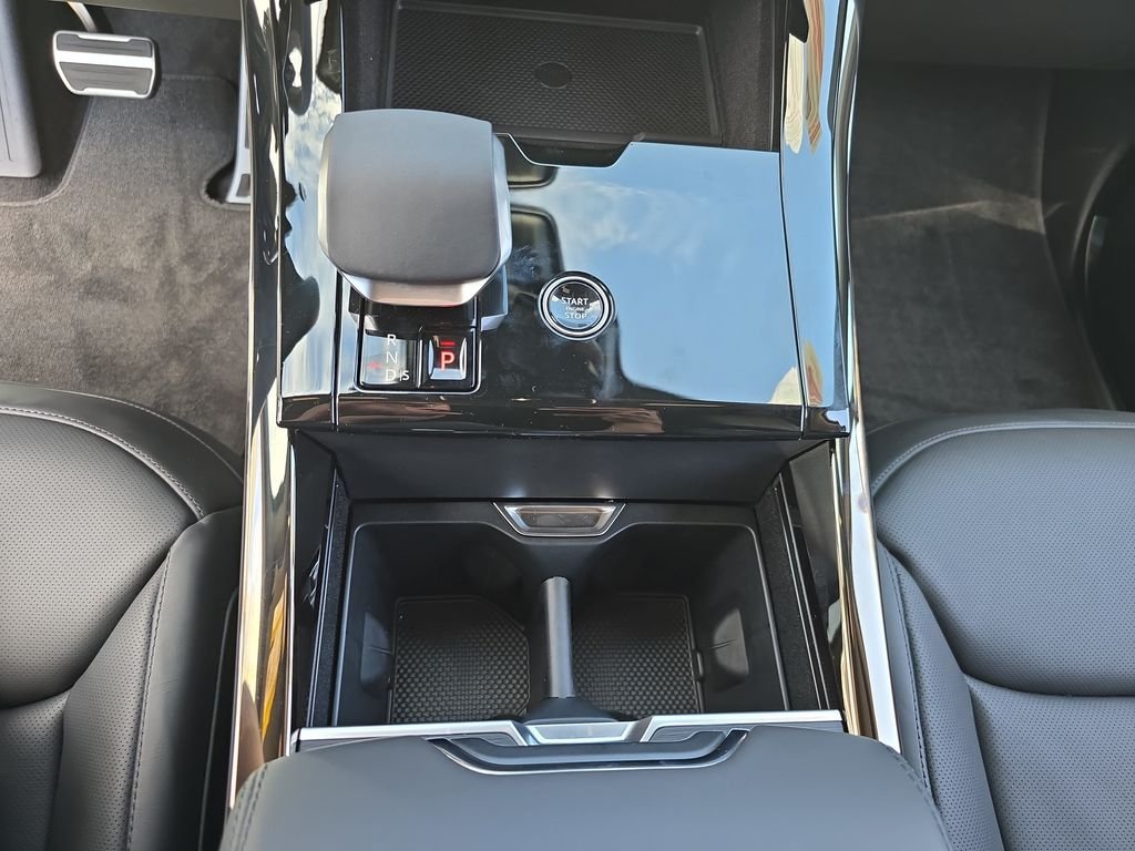 New 2026 Fuji White Land Rover Dynamic SE image 26