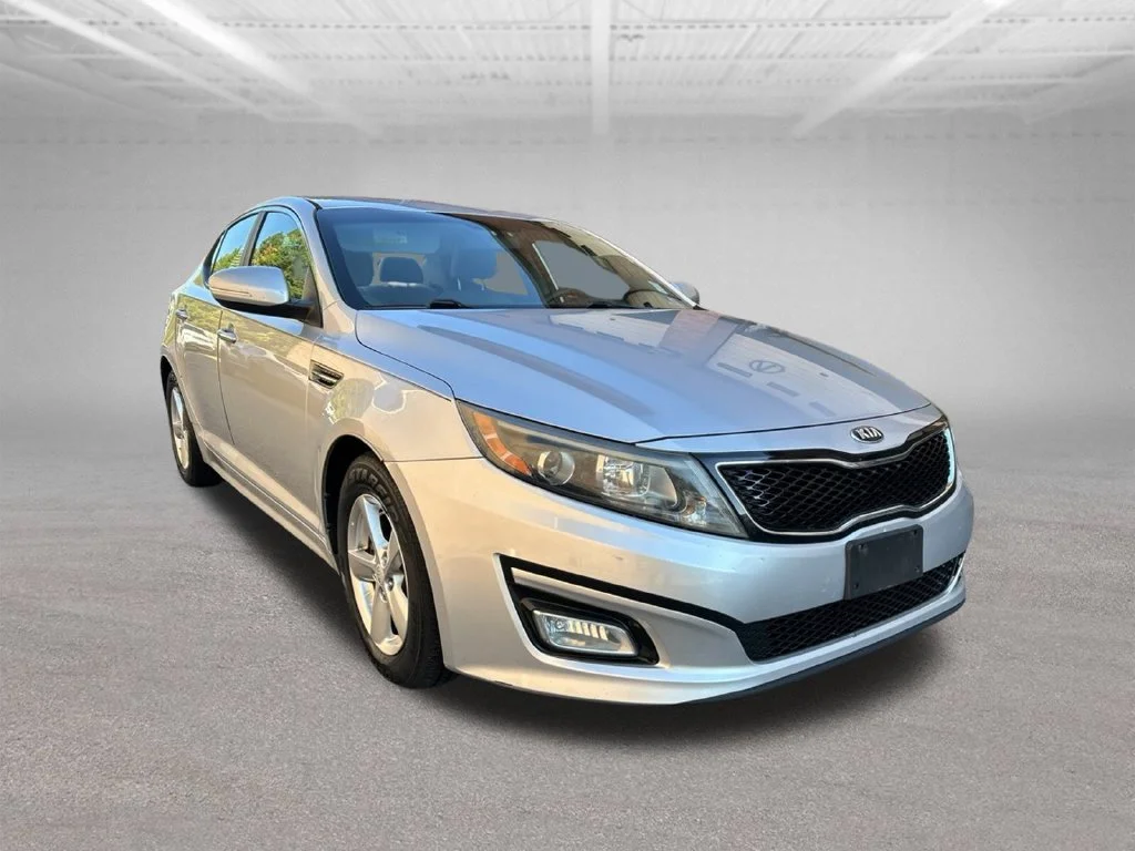 Used 2015 Silver Kia LX image 9