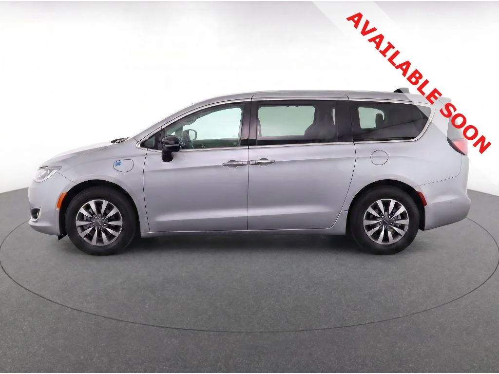 2024 Chrysler Pacifica Hybrid's photo