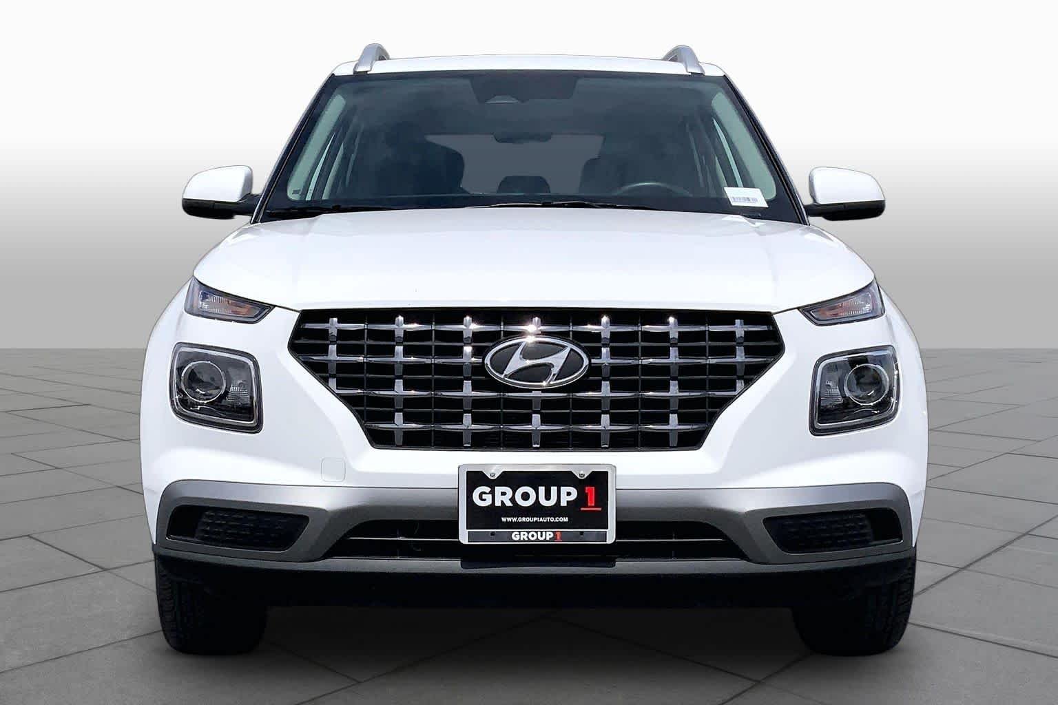 Used 2025 Lunar White Hyundai SEL image 4