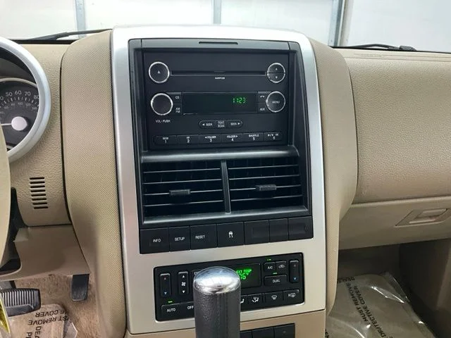 Used 2010  Mercury Base image 9