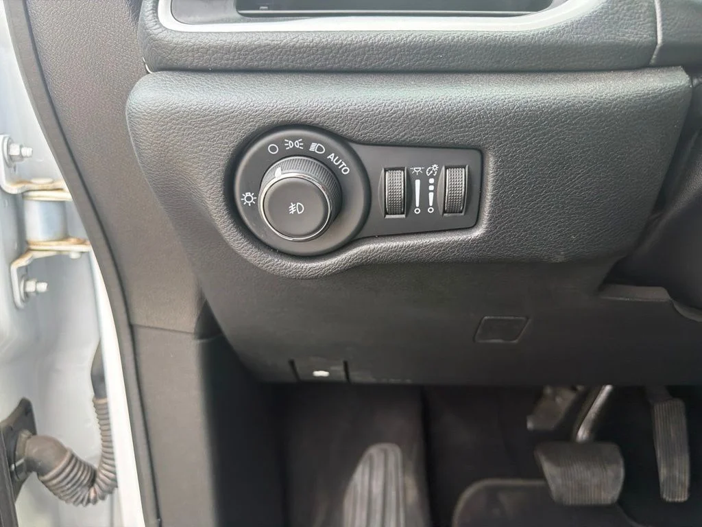 Used 2024 White Chrysler Select S Appearance image 8