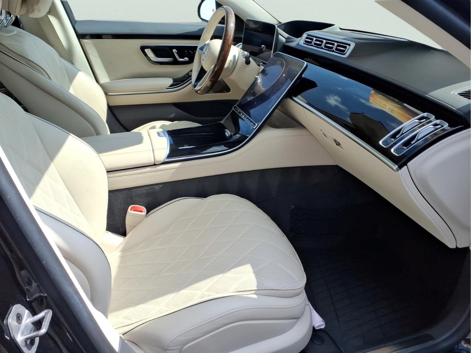 Certified Used 2024 Obsidian Black Metallic Mercedes-Benz S 580 4MATIC® Sedan image 29