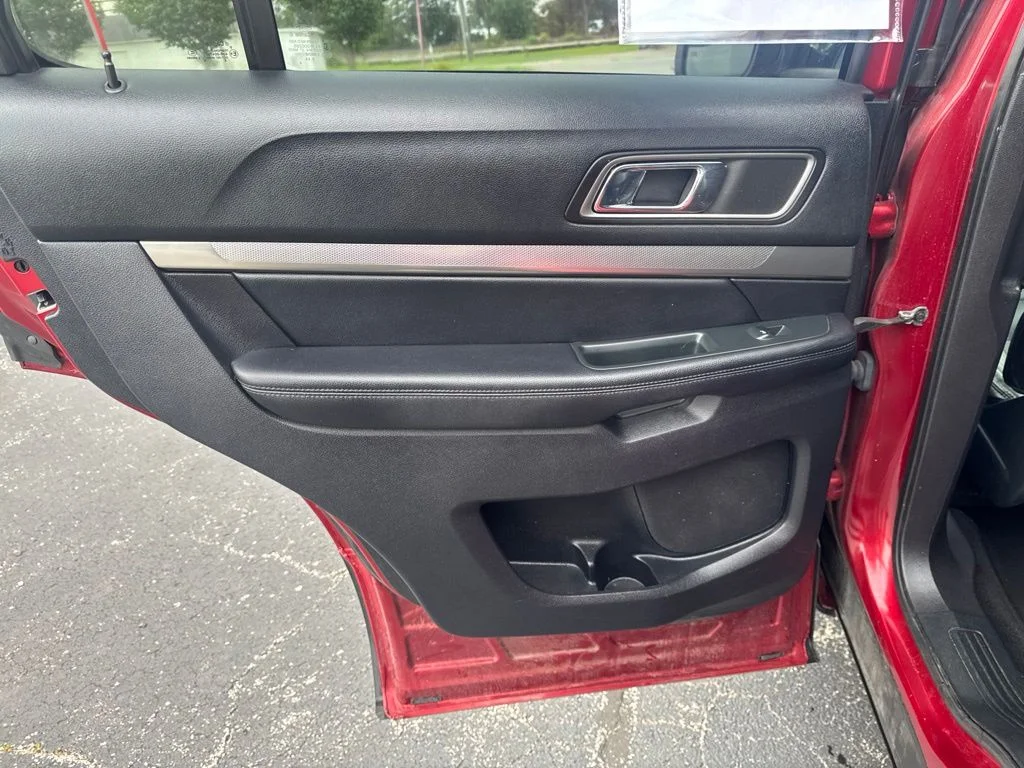 Used 2018 Red Ford XLT image 28