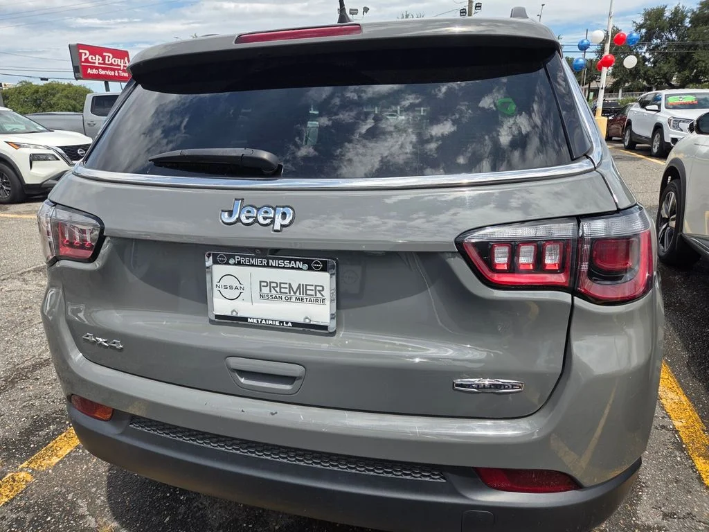 Used 2024 Gray Jeep Latitude image 4