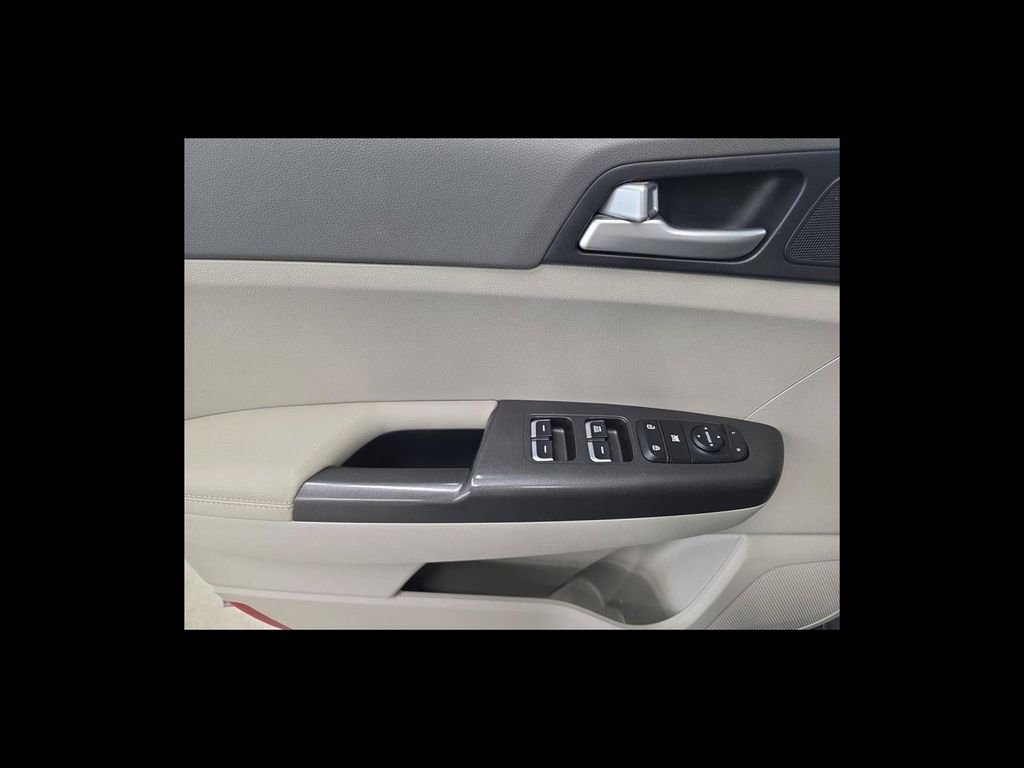 Used 2018 Silver Kia LX image 12