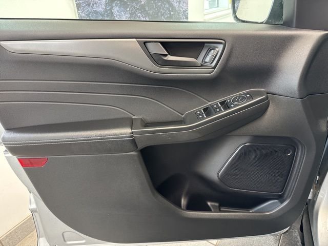 Used 2023 Silver Ford Active image 18