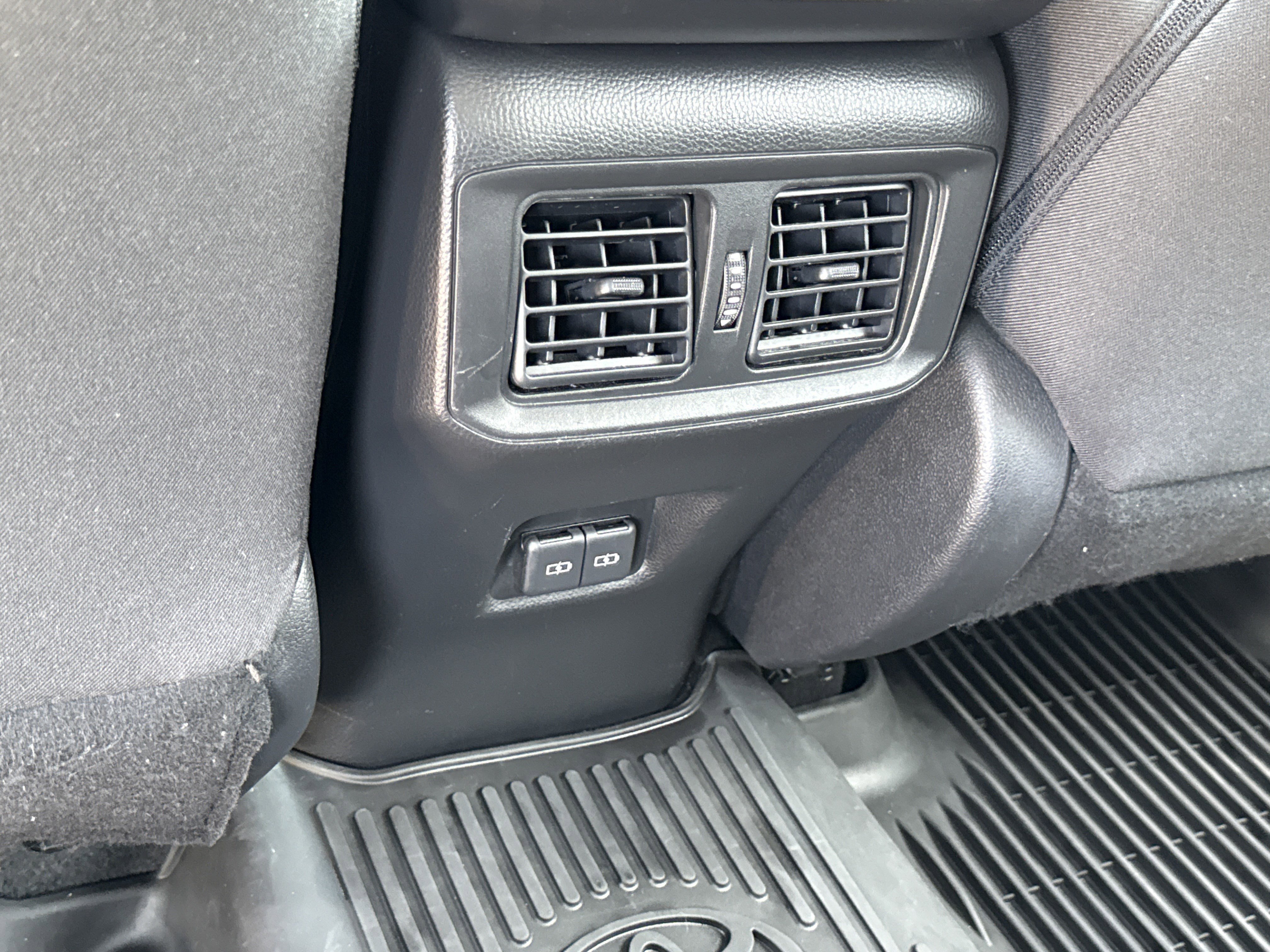 2023 Toyota RAV4 XLE - Photo 14