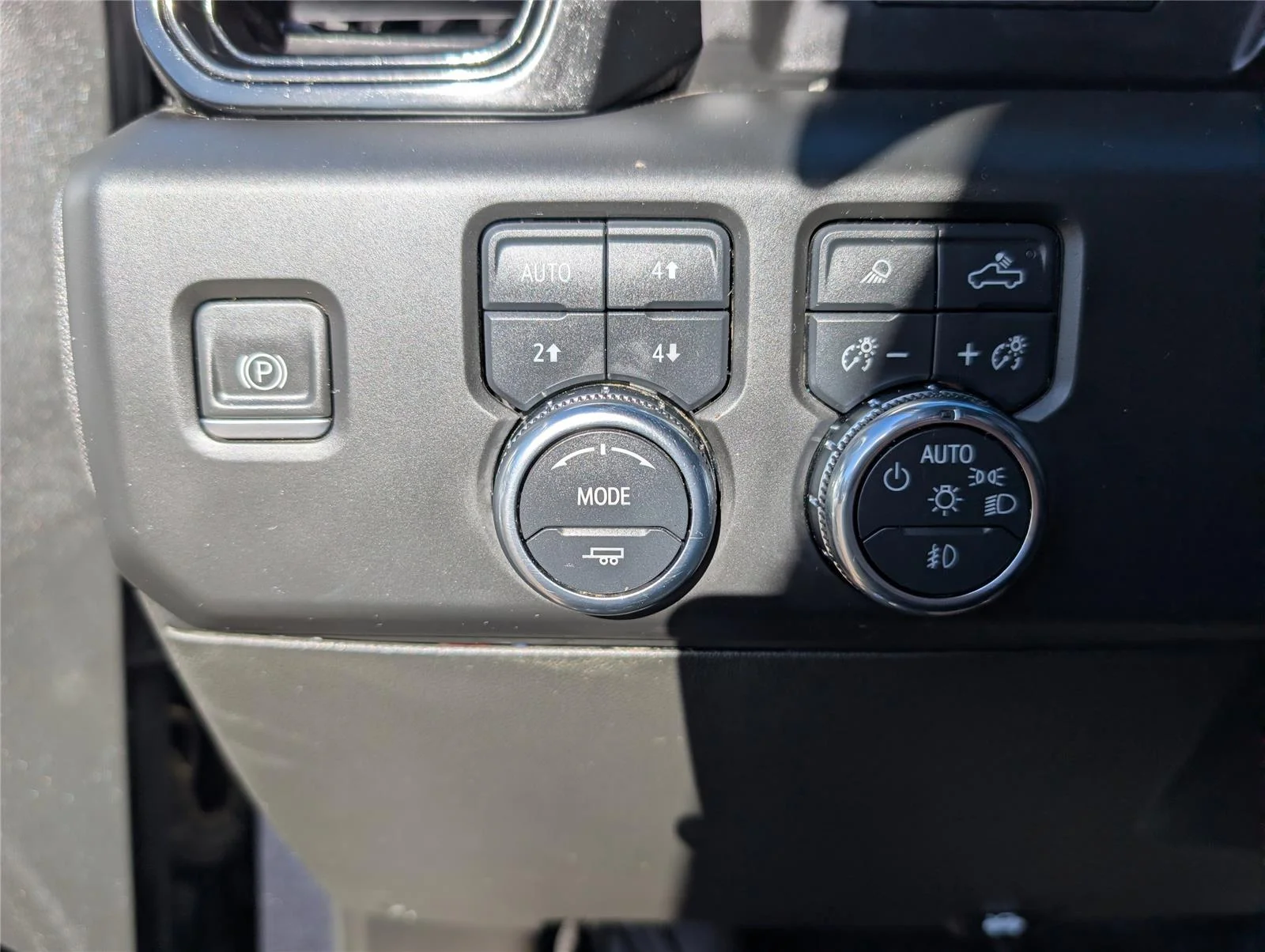 Used 2023 Titanium Rush Metallic GMC AT4 image 32