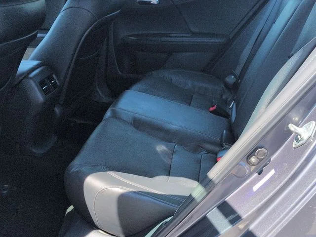 Used 2013  Honda EX-L image 23