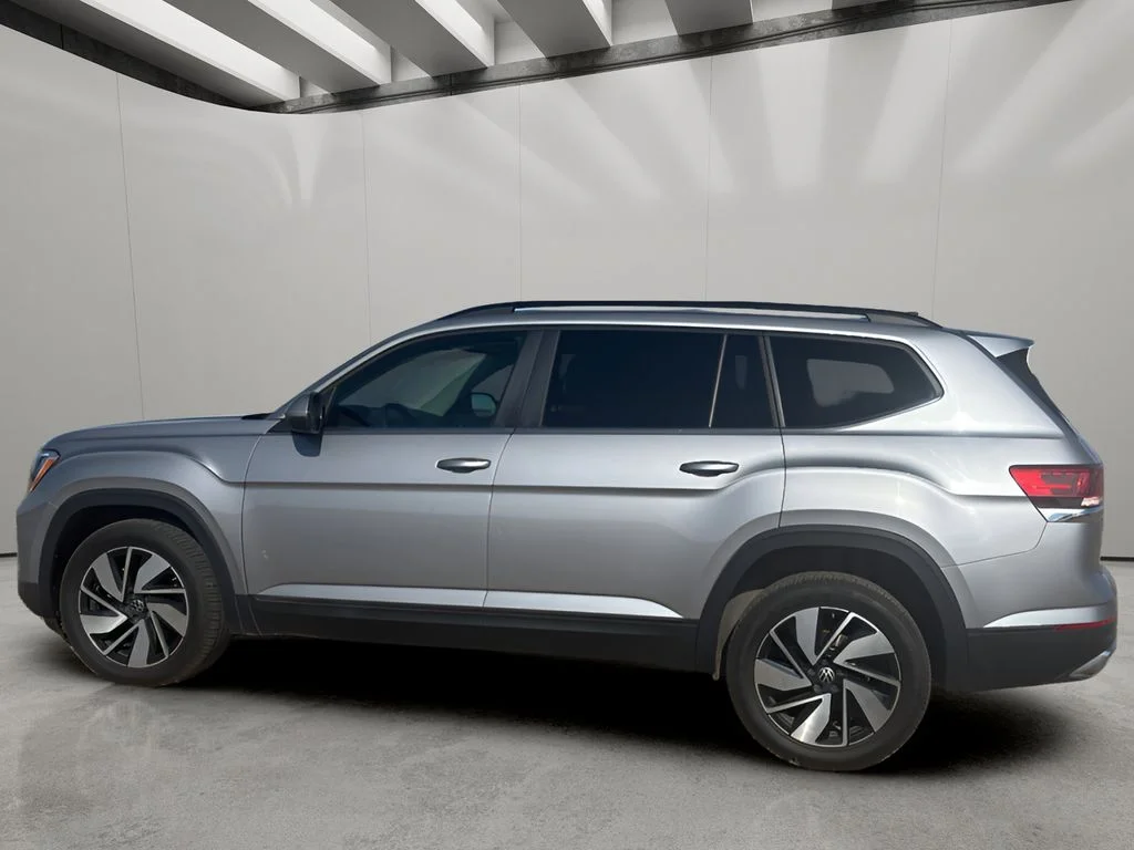 Used 2025 Silver Mist Metallic Volkswagen SE w/Technology 4Motion image 3