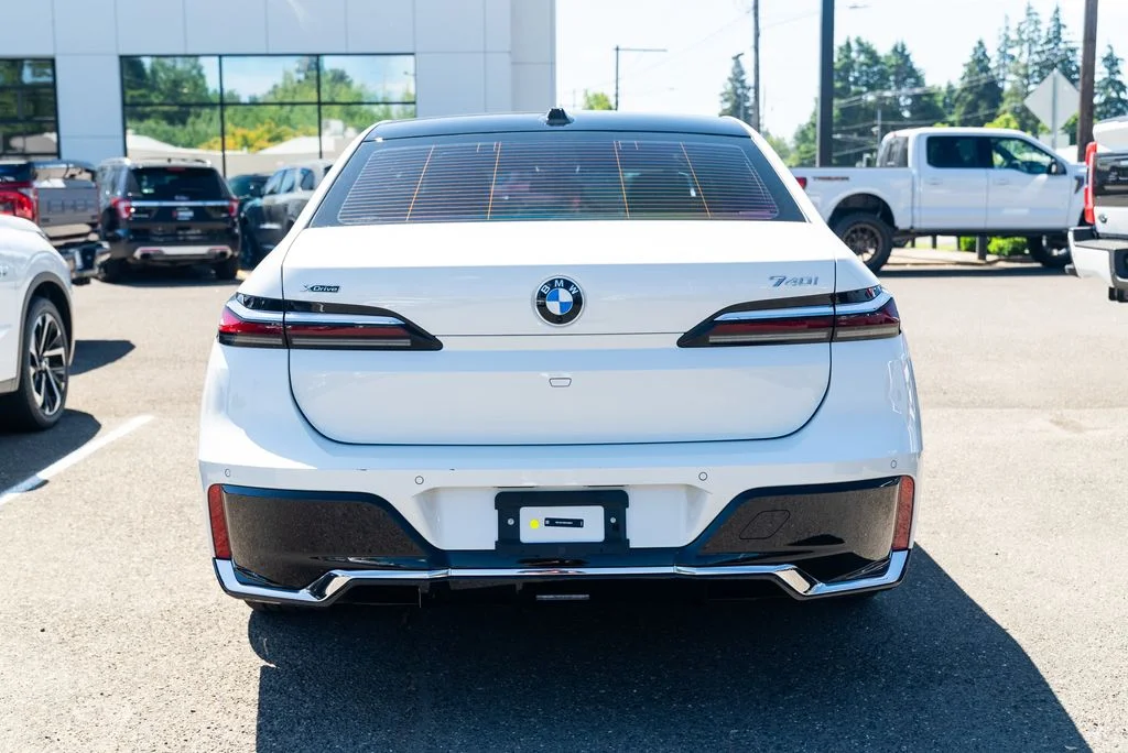 Used 2025 White BMW 740i xDrive image 6