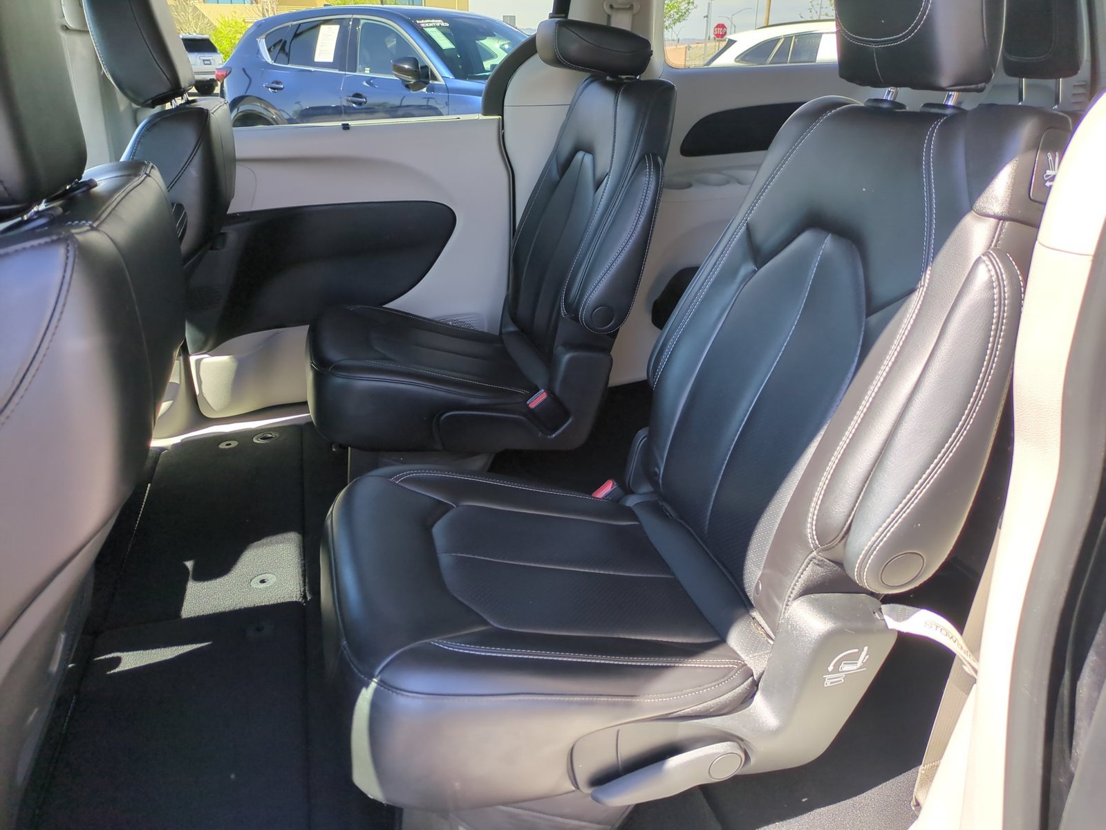 Used 2023 Brilliant Black Crystal Pearlcoat Chrysler Touring L image 17