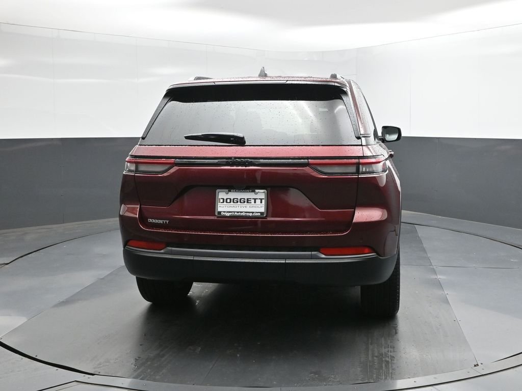 New 2026 Velvet Red Pearl-Coat Exterior Paint Jeep Limited image 5
