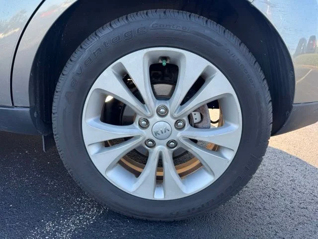 Used 2016 Gray Kia Plus image 11
