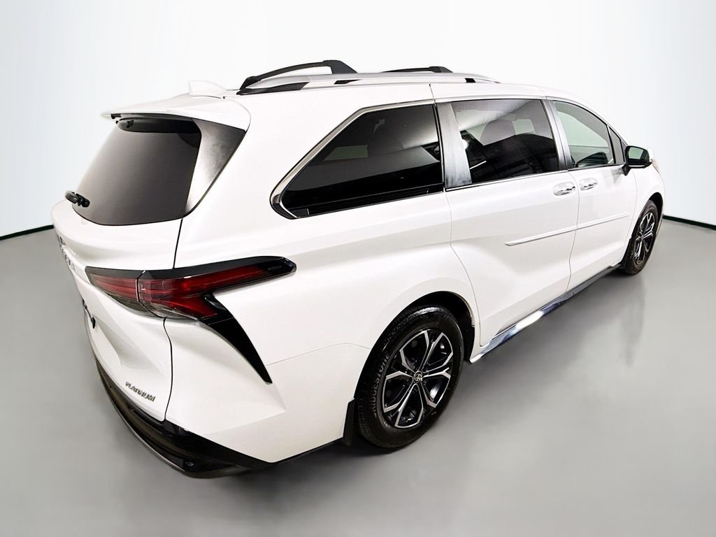 Used 2025 Wind Chill Pearl Toyota Platinum image 7