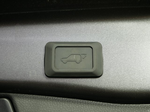 Certified Used 2025 Magnetic Gray Metallic Toyota XLE Premium w/ Weather Pkg image 15
