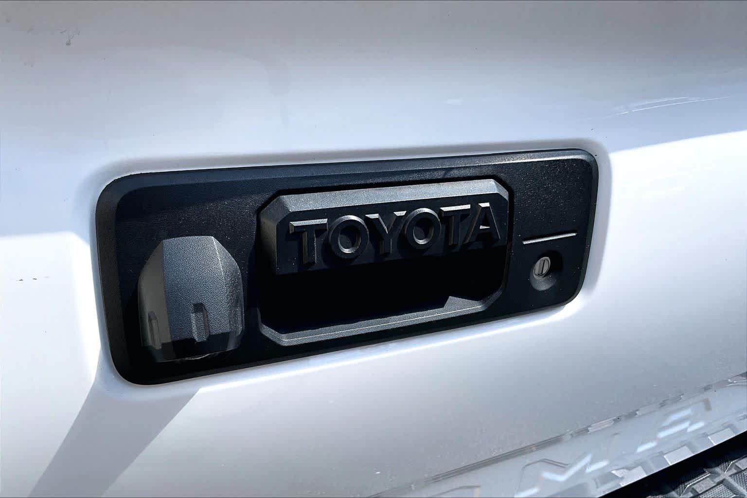 Used 2021 Super White Toyota SR5 image 31