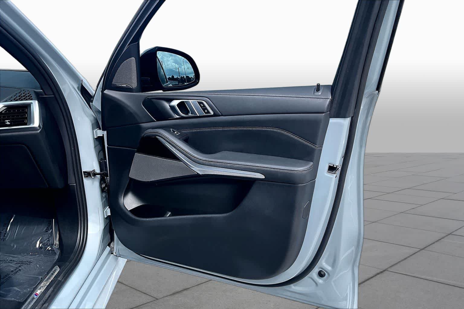 Used 2024 Brooklyn Grey Metallic BMW xDrive40i image 32