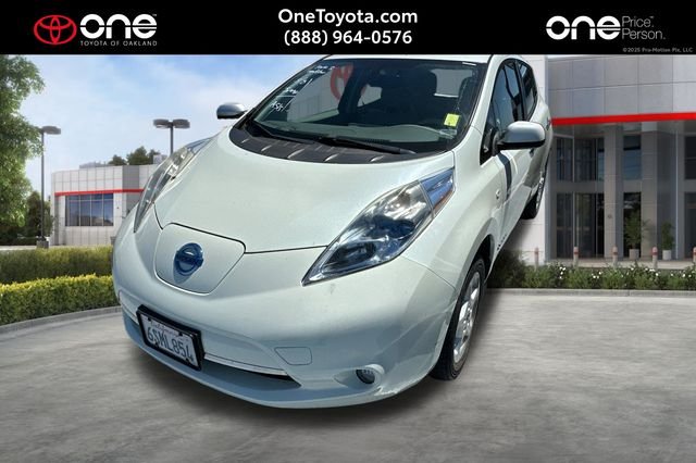 2011 Nissan Leaf SL's photo