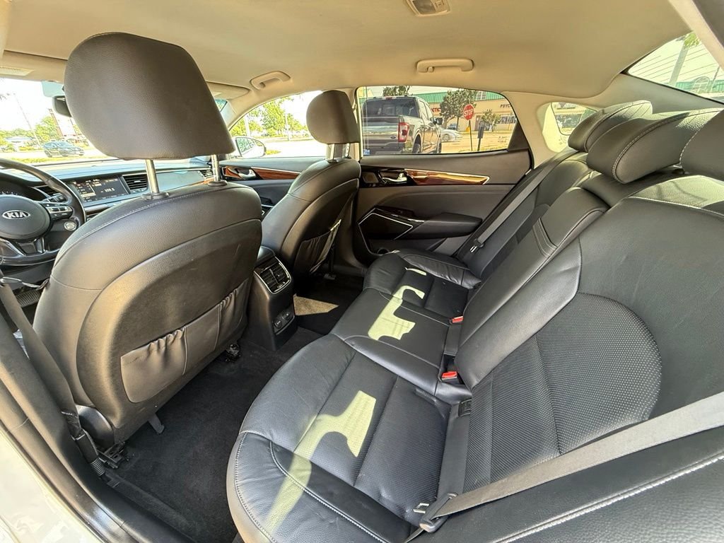 Used 2017 White Kia Premium image 27