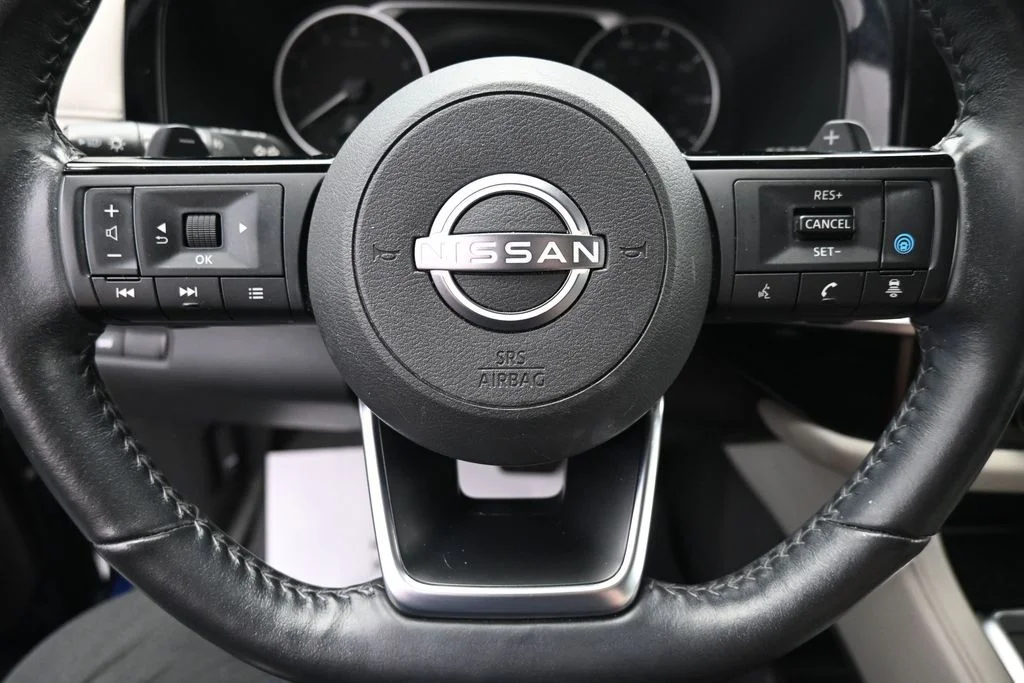 Used 2023 Blue Nissan SL image 16