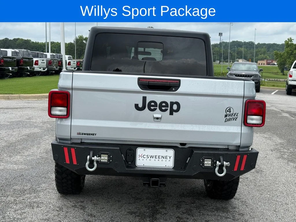 Used 2022 Silver Jeep Sport image 27