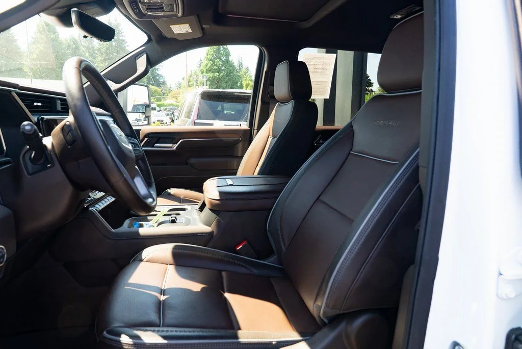 Used 2025 White GMC Denali image 18