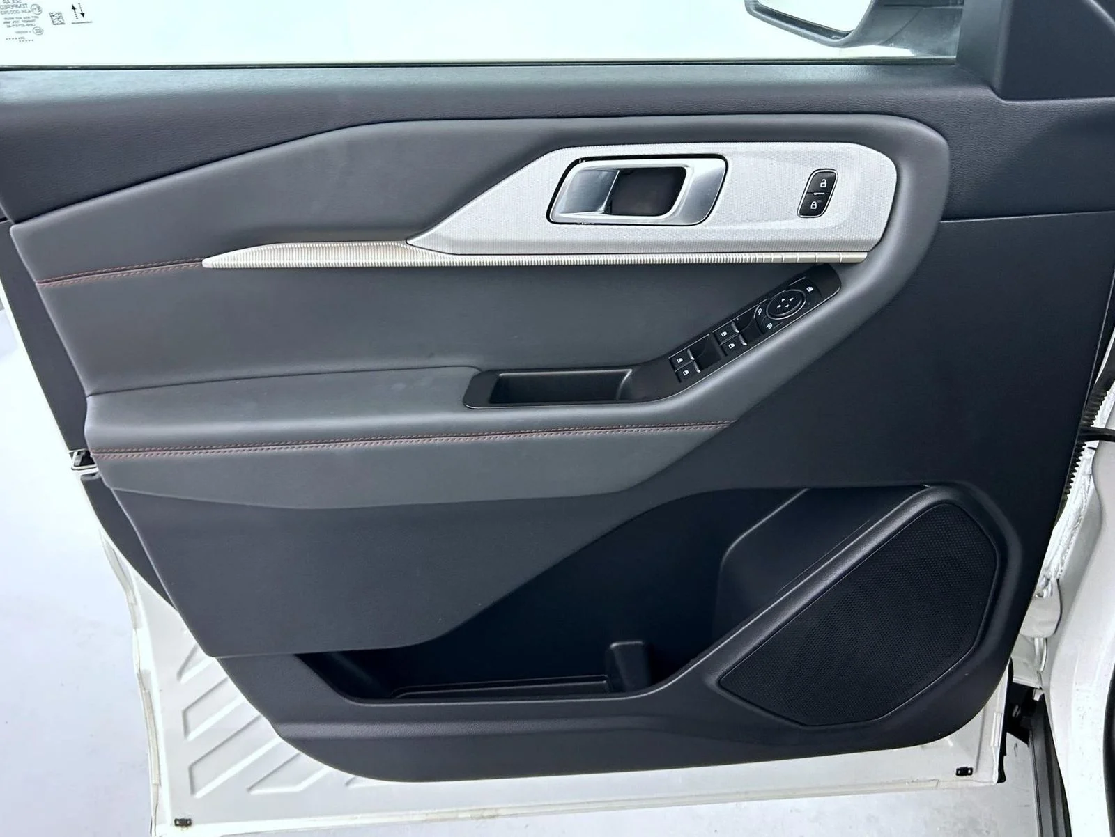 Used 2025 White Ford Active image 9