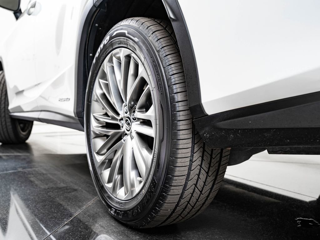 Used 2022 White Pearl Lexus 450hL Luxury image 49