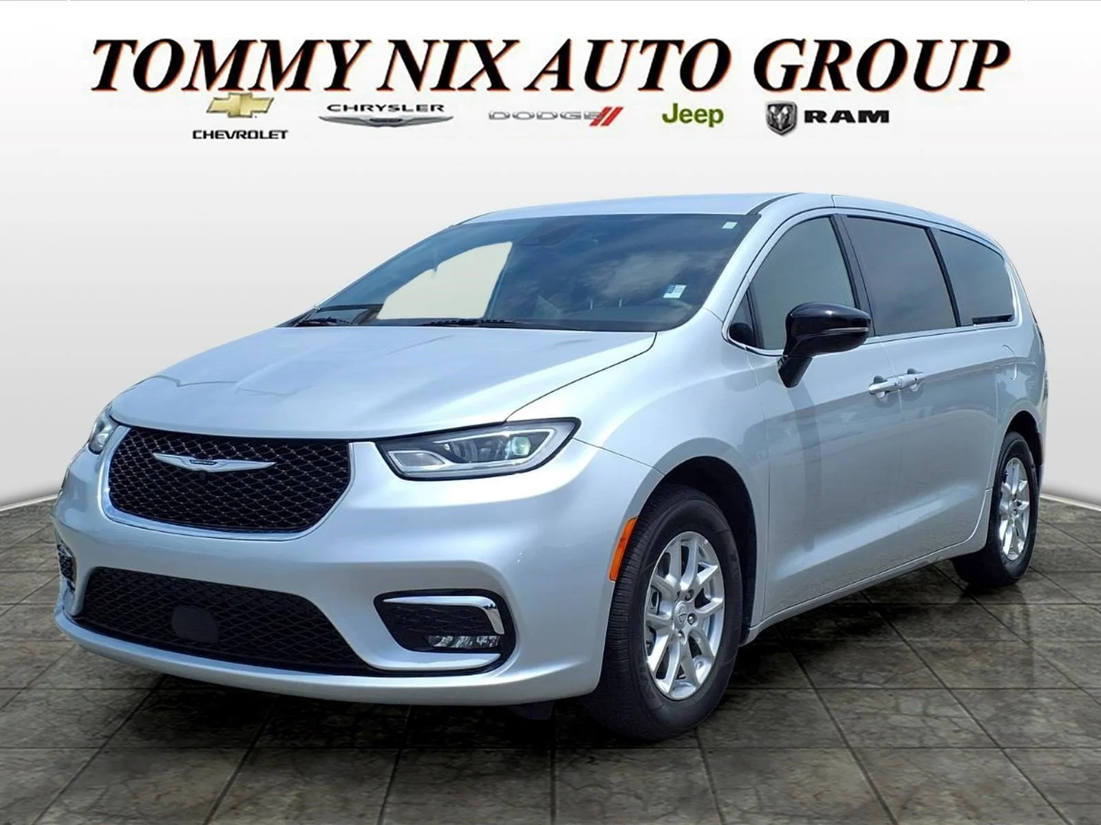 2026 Chrysler Pacifica Select's photo