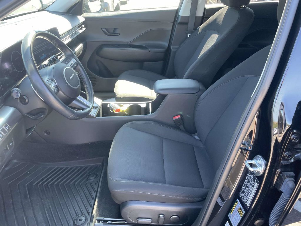 Used 2025 Black Hyundai SEL Convenience image 12