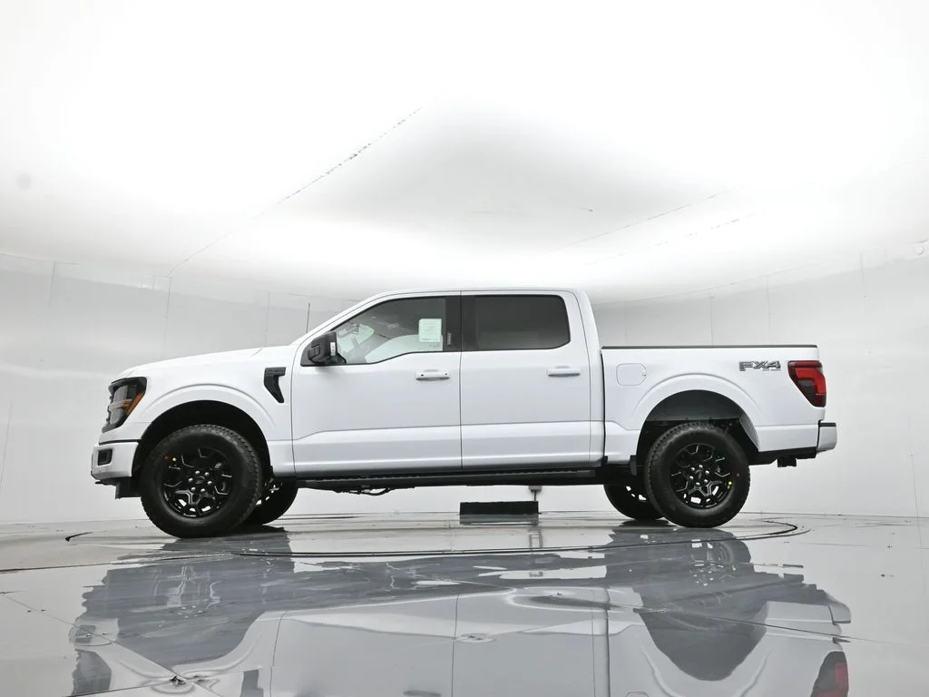 New 2026 Oxford White Ford XLT image 7