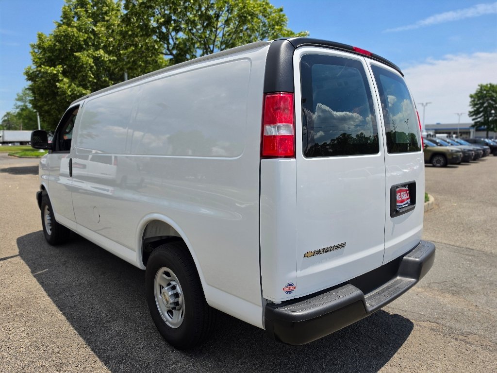 New 2026 Summit White Chevrolet Work Van image 10