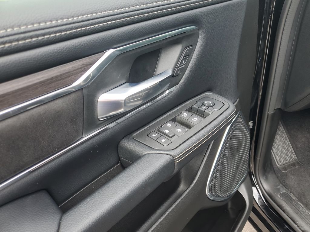 New 2026 Diamond Black Crystal Pearl-Coat Exterior Paint RAM Laramie image 12