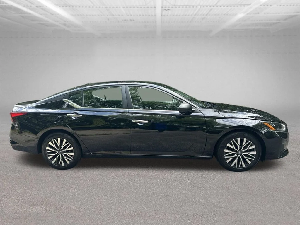 Used 2024 Black Nissan 2.5 SV image 7