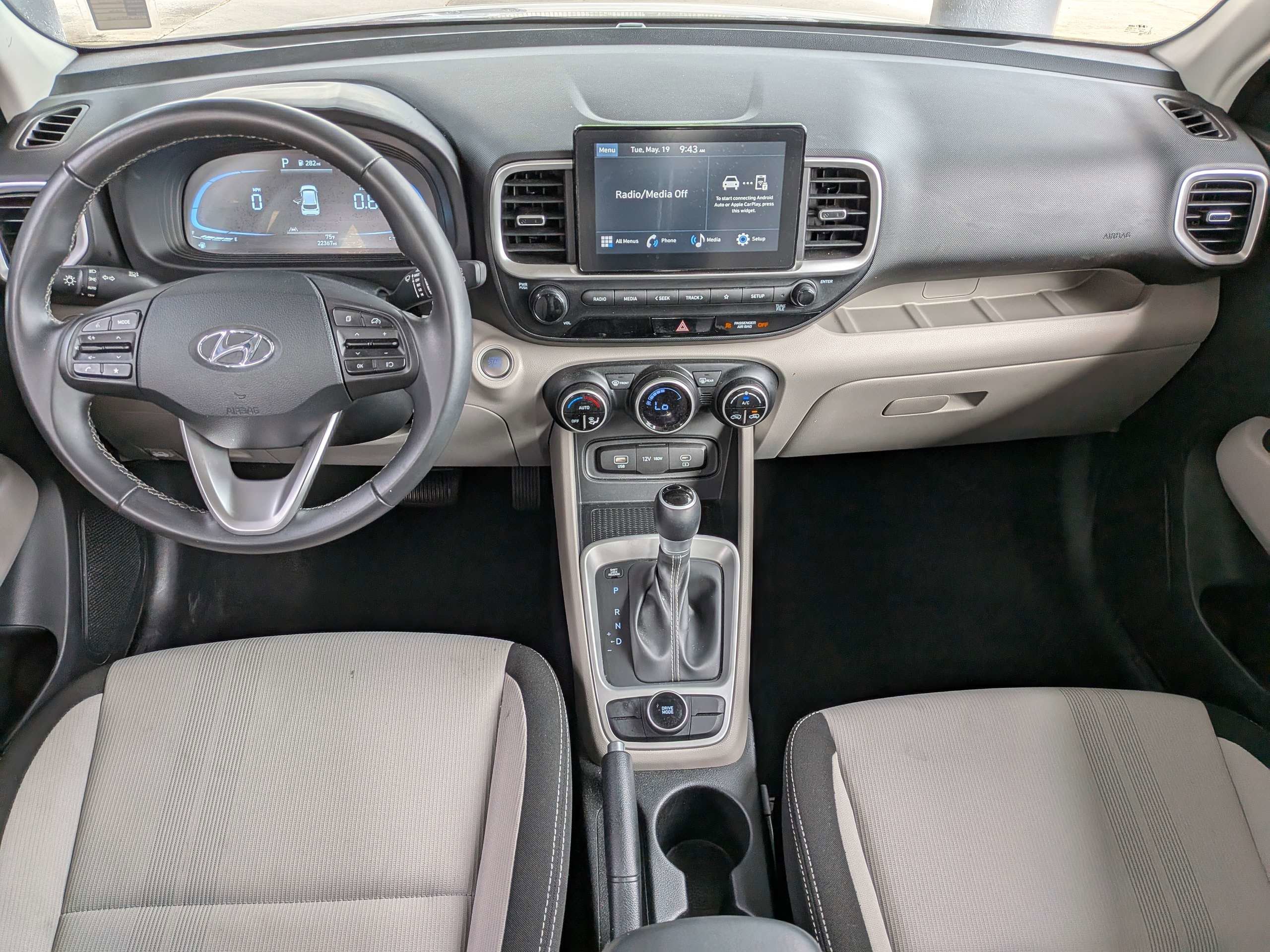 Used 2025 White Hyundai SEL image 10