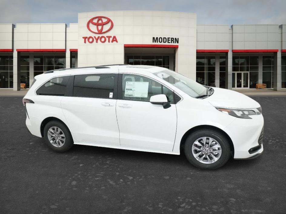 New 2026 Wind Chill Pearl Toyota XLE image 4