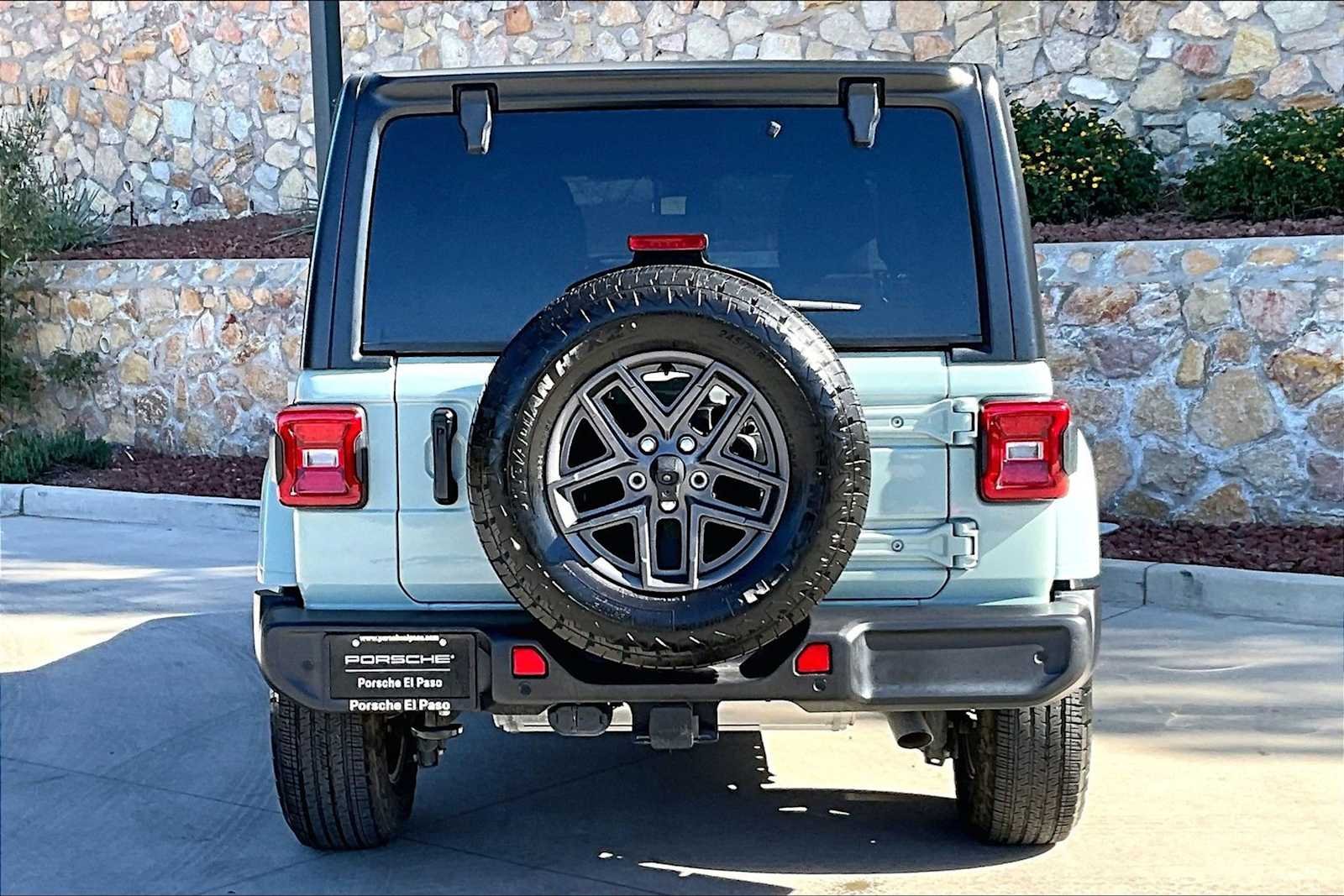 Used 2024 Earl Clearcoat Jeep Sport S image 6