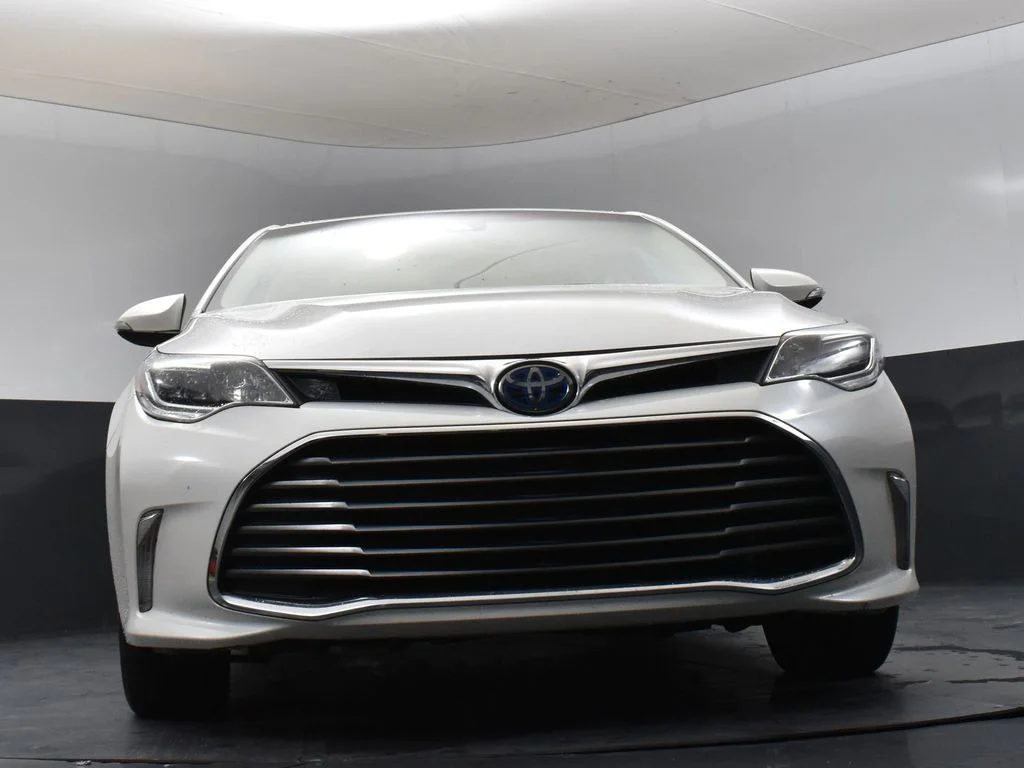 Used 2018 Blizzard Pearl Toyota XLE Premium image 8