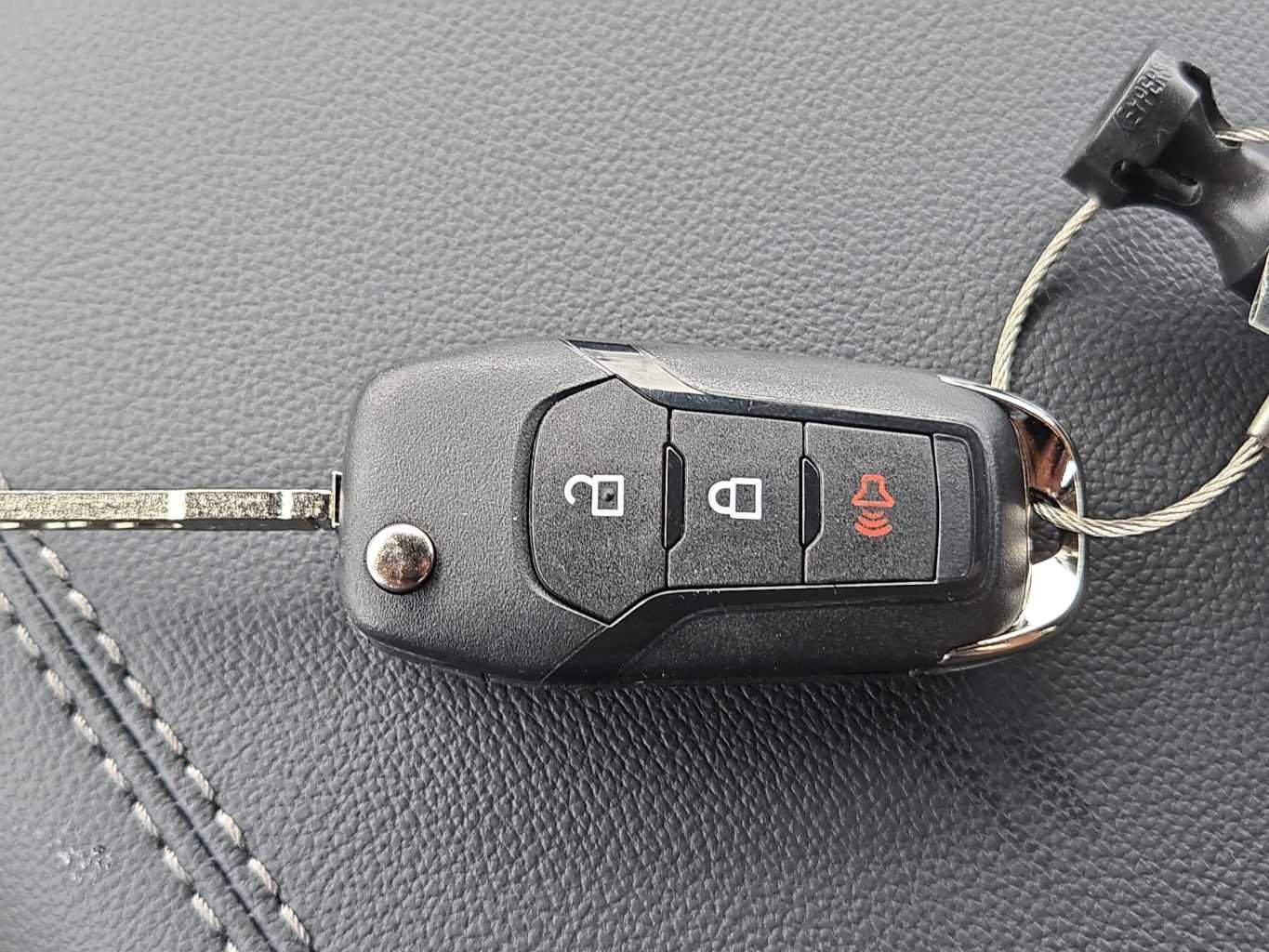 New 2026 Oxford White Ford XLT image 24