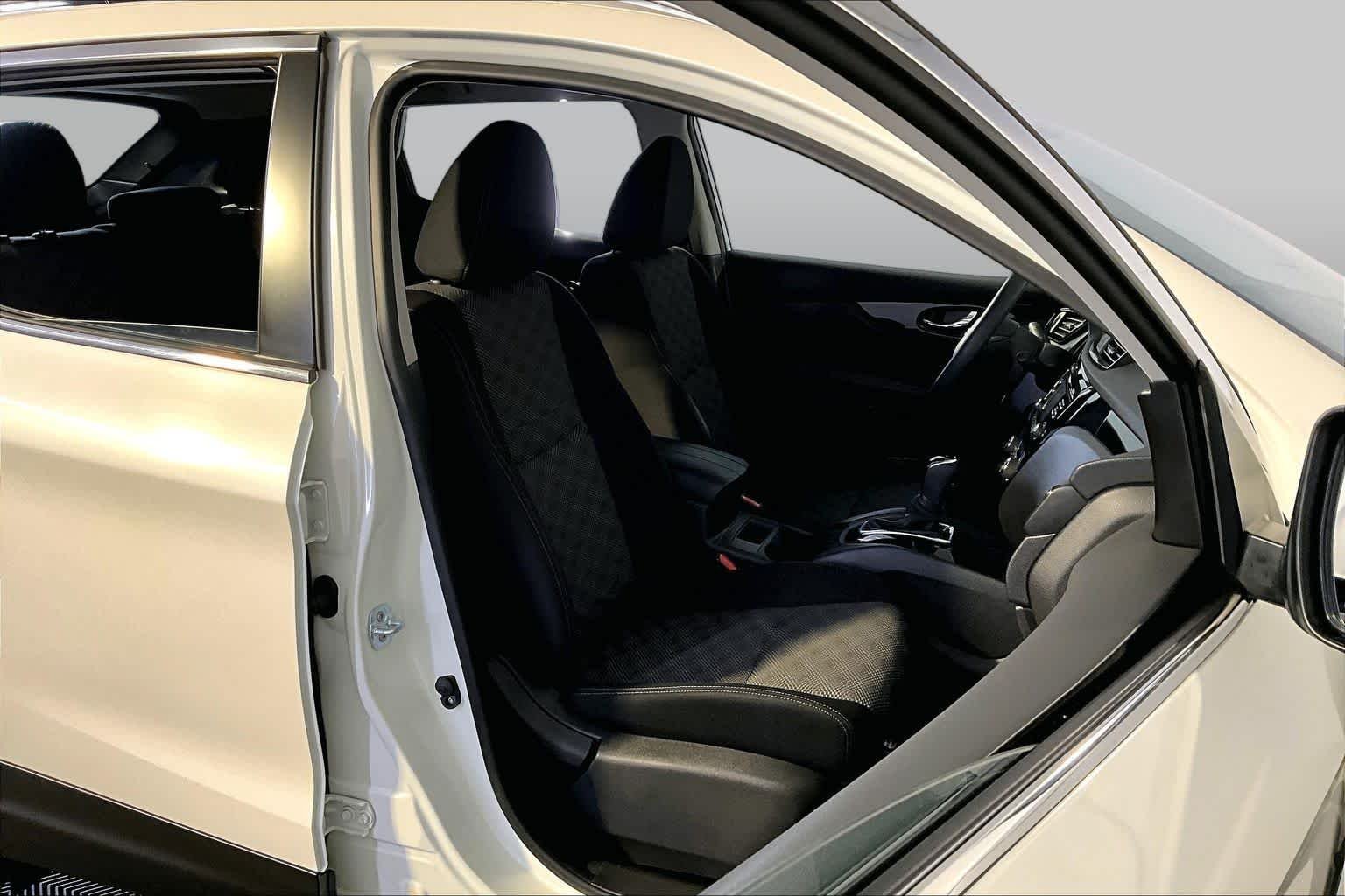 Used 2017 Pearl White Nissan SV image 8