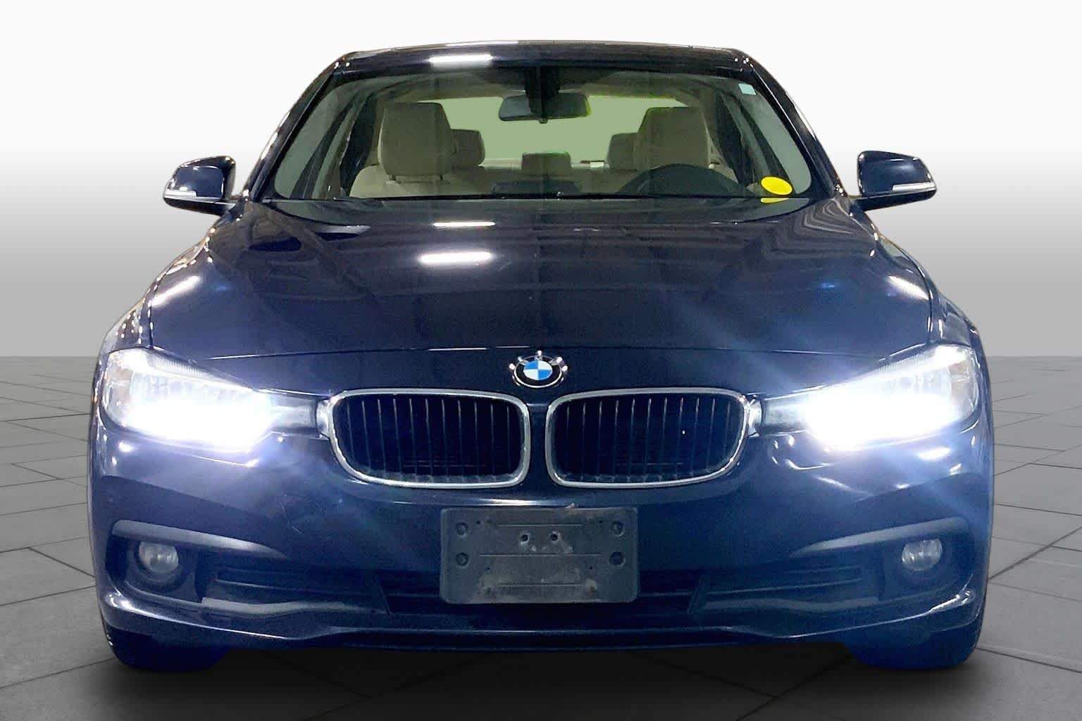 Used 2016 Imperial Blue Metallic BMW 320i xDrive image 4