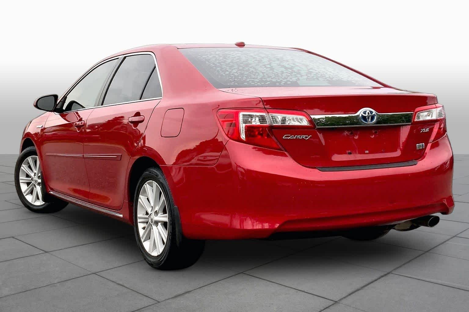 Used 2013 Barcelona Red Metallic Toyota LE image 12