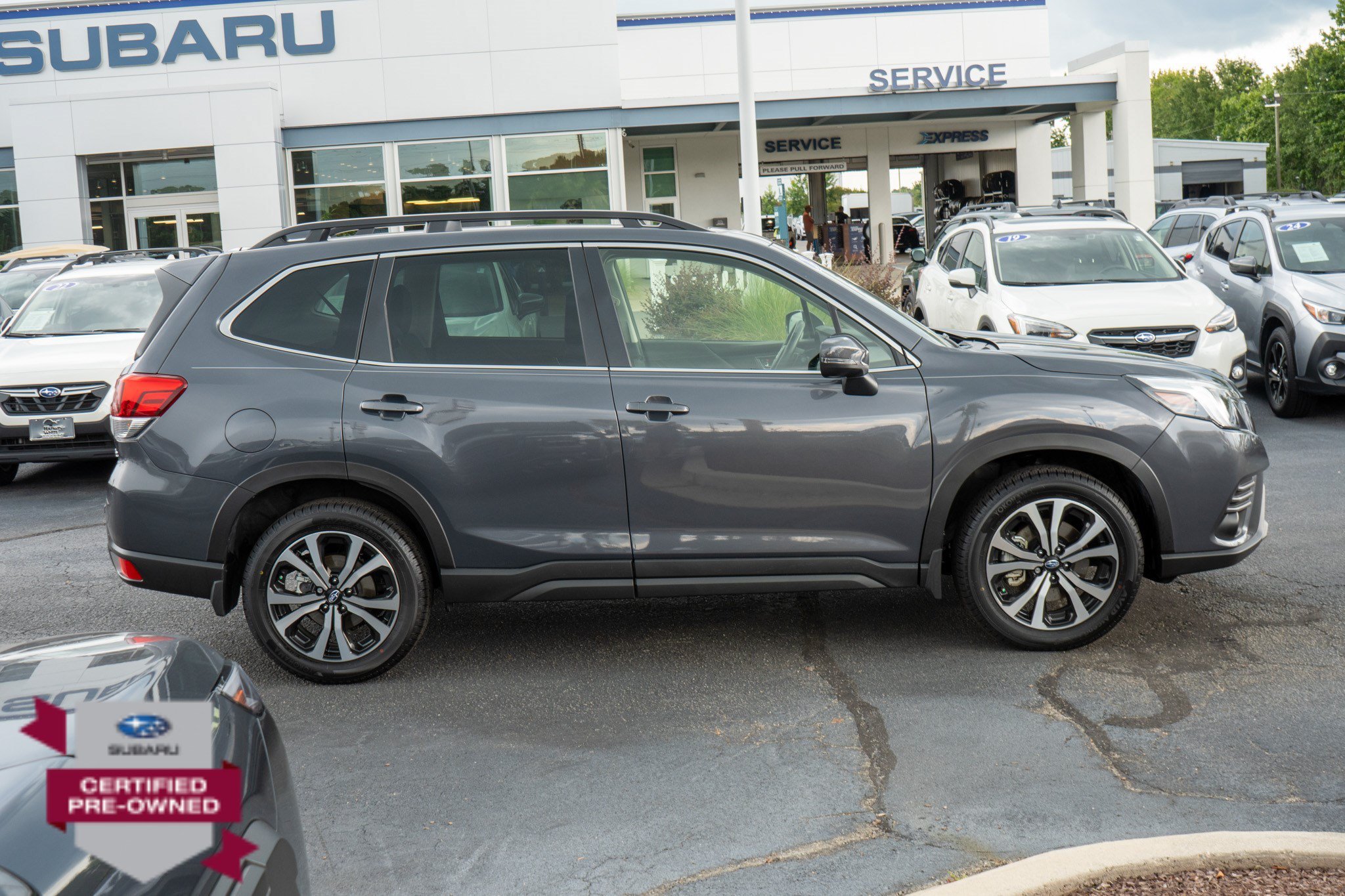 Used 2023 Magnetite Gray Metallic Subaru Limited image 2