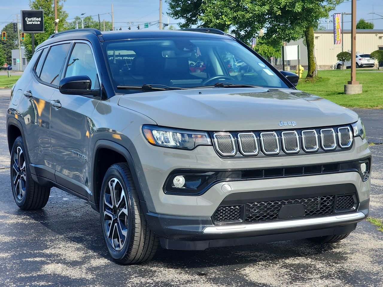 Used 2022 Sting-Gray Clearcoat Jeep Limited image 1