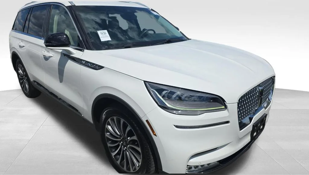 Used 2021 White Lincoln Reserve image 3