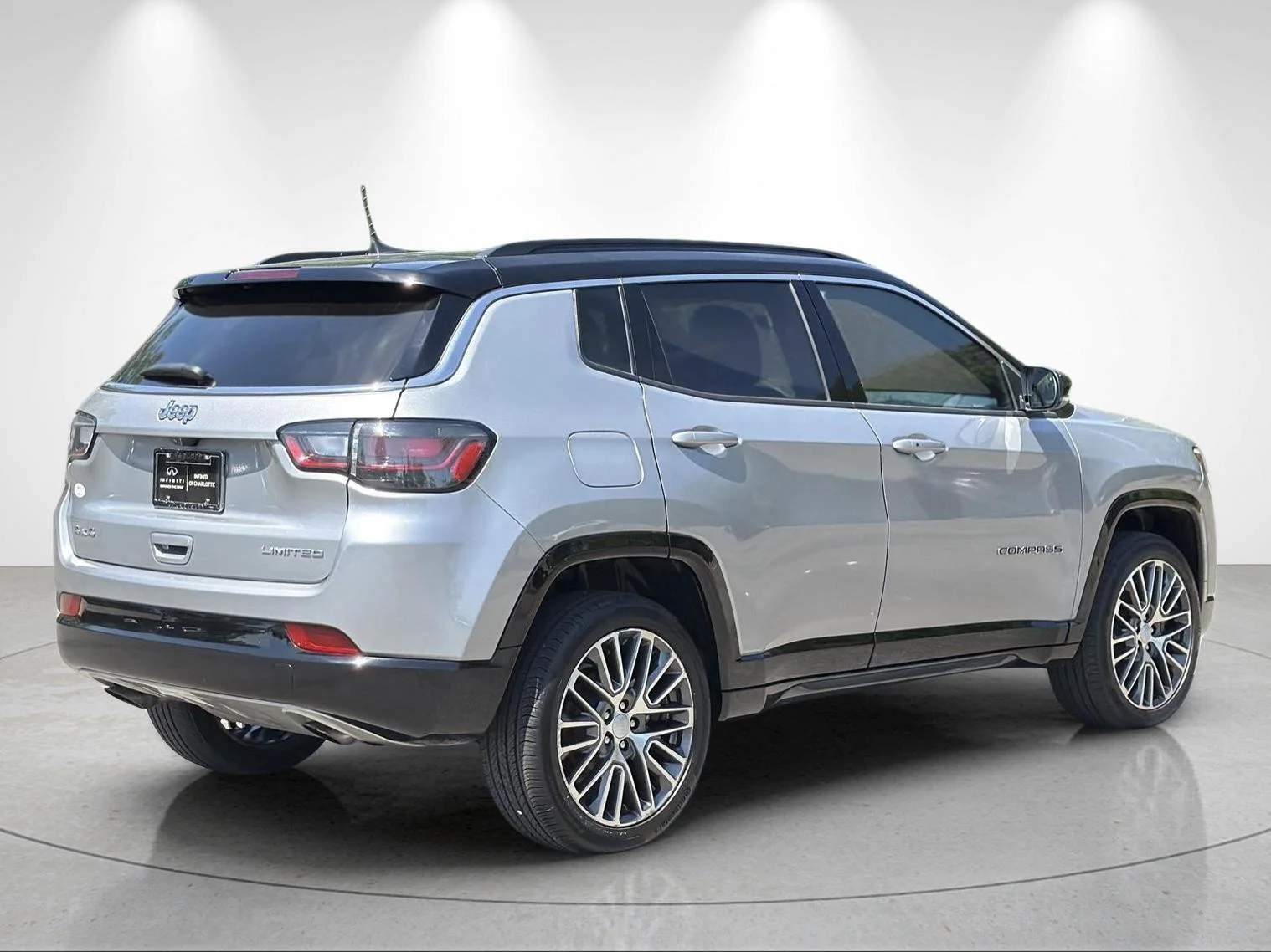 Used 2023 Billet Silver Metallic Clearcoat Jeep Limited image 5