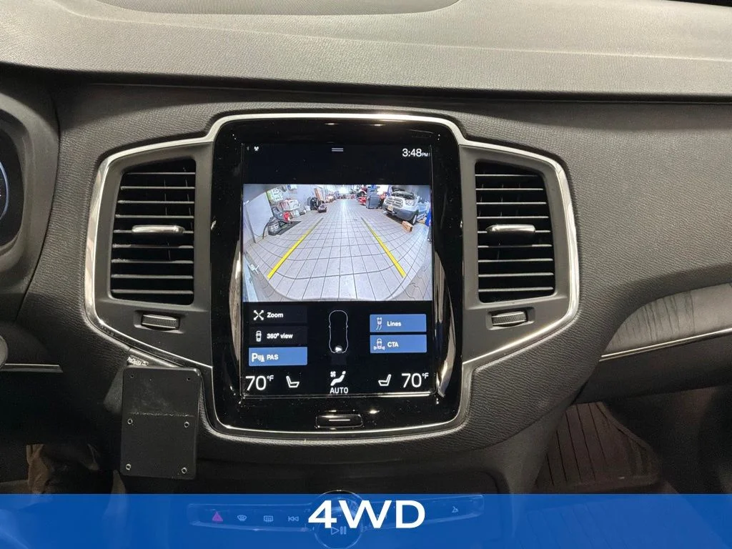 Used 2020 Blue Volvo T6 Momentum image 2