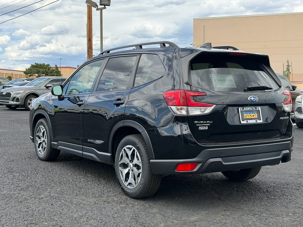 Used 2022 Crystal Black Silica Subaru Premium image 5